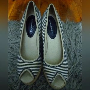 Classic striped open toes wedges